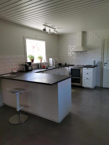 кухня, Idyllisk nybyggd stuga på Sollerön. (Idyllisk nybyggd stuga pa Solleron.) in Falun City Center