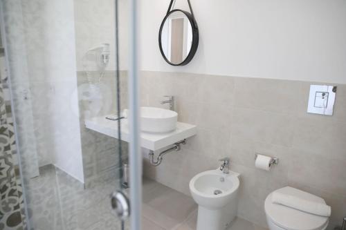 Standard Double Room image 10