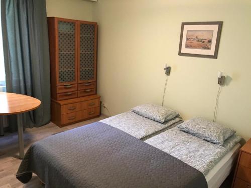 Spacious 1bdrm apartment near metro. Free parking in Länsimäki