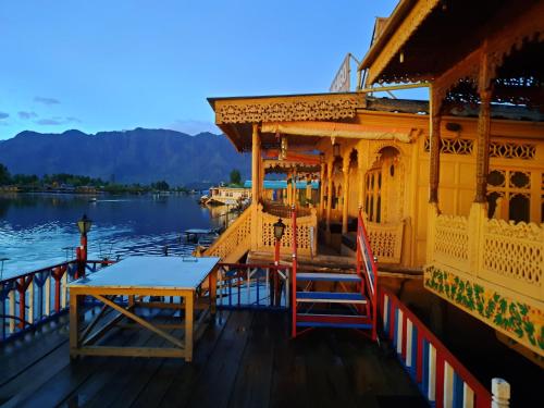 Chicago Group of Houseboats in Srinagar