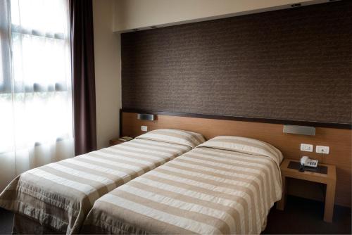2 twin beds