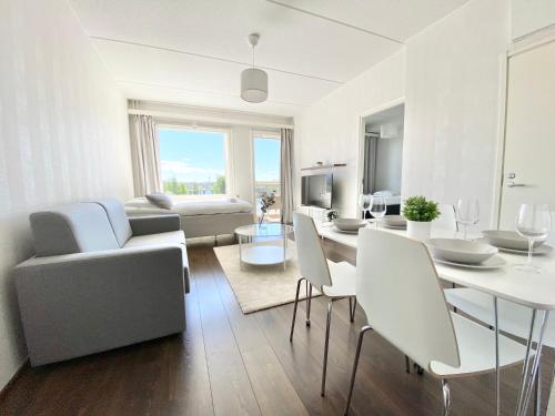 City Home Finland Laukontori - Lake and City View, Own Sauna, One Bedroom, Furnished Balcony and Gre