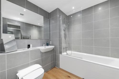 Cozy 1Bed Apartment near Old Street by City Stay London - image 13