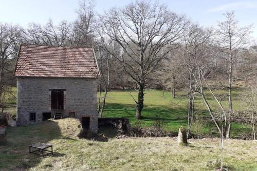 Superbe Moulin au bord d'une riviere, au calme, avec piano