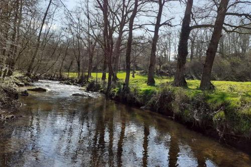 Superbe Moulin au bord d'une riviere, au calme, avec piano