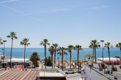 Spacious 200 sq.m. penthouse with sea view terraces