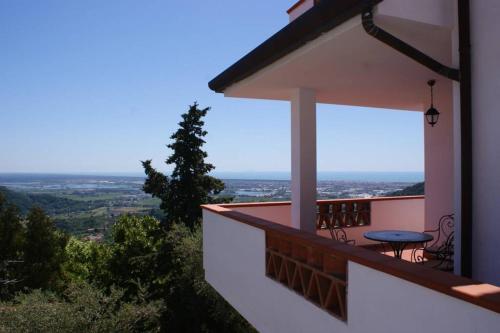 Large villa with sea-view close to Lucca and Pisa gîte à louer casesi