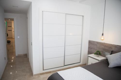 Spacious 200 sq.m. penthouse with sea view terraces - image 4
