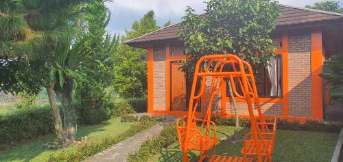 Saung Orange Village