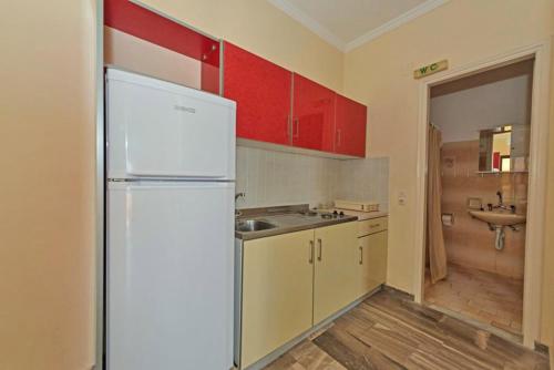 Seafront Apartments - image 3