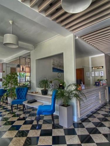 Lobi, Montebay Perla in Prcanj