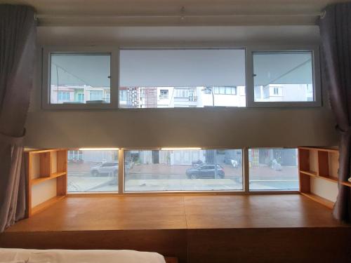 Standard Studio image 4