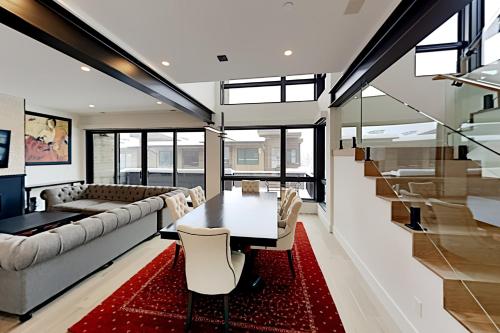 New Ski-In Townhome at The Ridge - Private Hot Tub townhouse - image 5