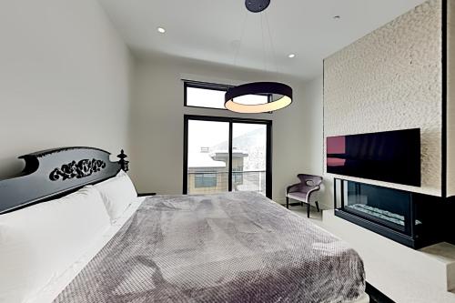 New Ski-In Townhome at The Ridge - Private Hot Tub townhouse - image 10