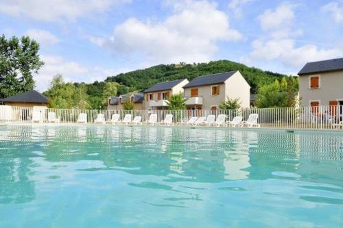 T3 duplex village geolia Saint geniez d'olt avec 2 piscines aux portes de l'aubrac 64