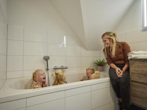 Spacious house with covered terrace, in Limburg