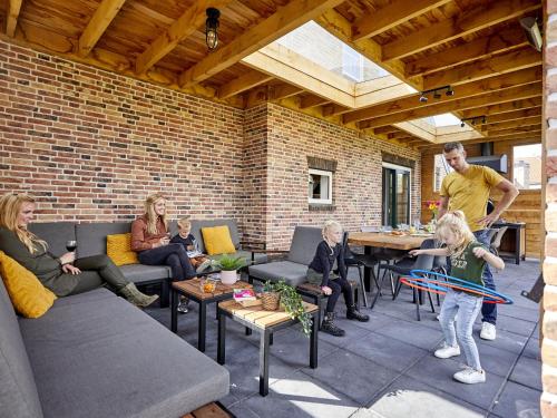 Spacious house with covered terrace, in Limburg