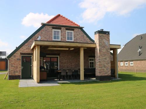  Beautiful holiday home with luxury BBQ, in Limburg, Pension in Roggel