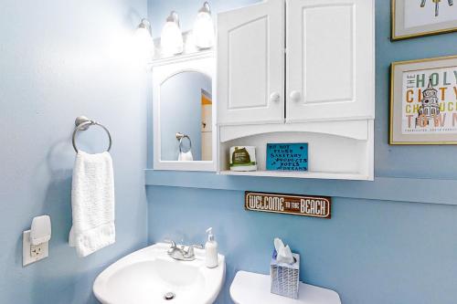 Beach Bum Bungalow - image 8