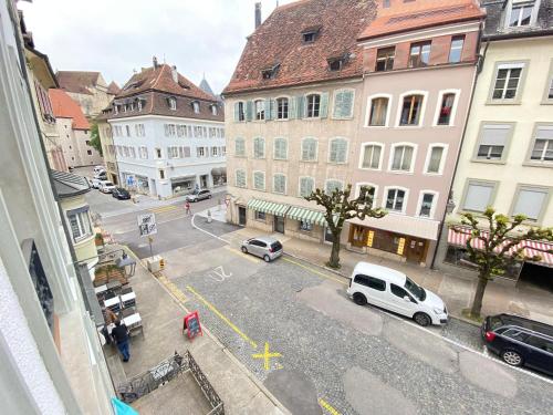 Stay Swiss - 3 bedrooms Apartment in old town "Broadway" & " By the River"