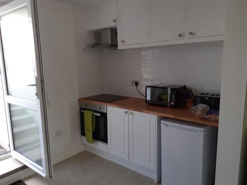 Kitchen, Grantham House in Ryde North East