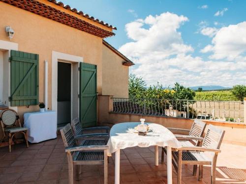Stunning Holiday Home in Brue-Auriac with Swimming Pool