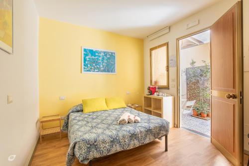 Single Room image 6