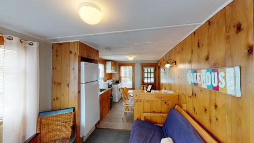 The Lakeview Inn & Cottages