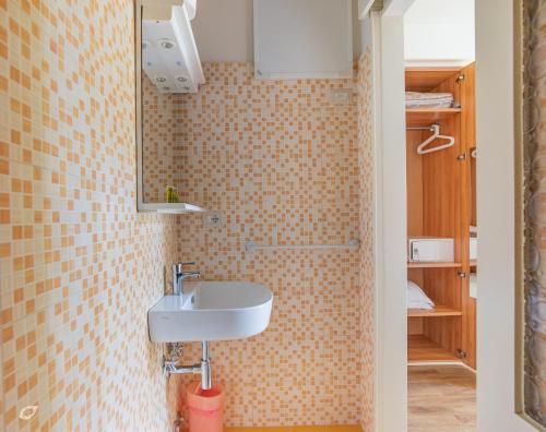 Double Room image 9