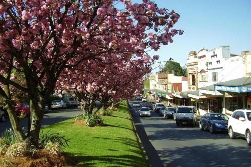 Leura Mall townhouse
