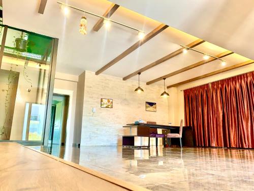 Deluxe Double Room (2 Adults + 1 Child) image 3
