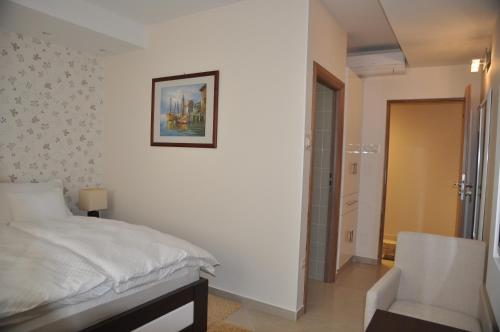 Widder Rooms - image 8