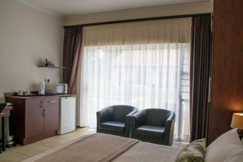 Deluxe Room image 5