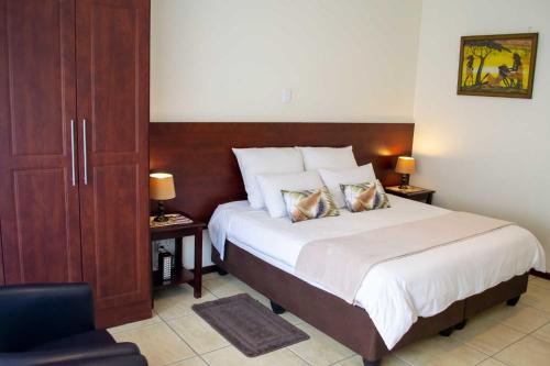 Deluxe Room image 3