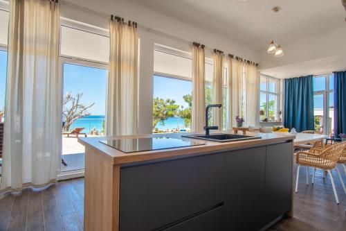 廚房, Beachfront Paladina holiday home in 柯蘭