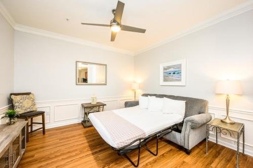 Beautiful 2 Bedroom Lake View Condo condo - image 6