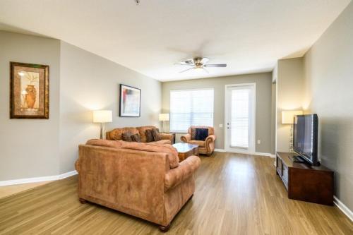 3 Bedroom Premium Lakeview - CDC COMPLIANT -1012 condo - image 3