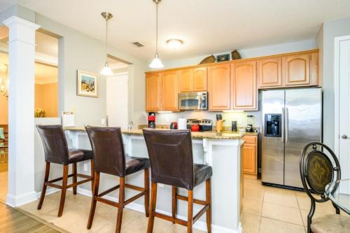 3 Bedroom Premium Lakeview - CDC COMPLIANT -1012 condo - image 4