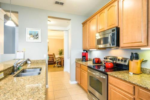 3 Bedroom Premium Lakeview - CDC COMPLIANT -1012 condo - image 6