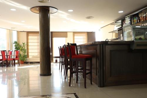 Bar/ Salón, Golden Lili Resort & Spa in Ghobeiry