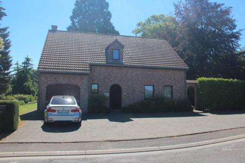 Maison 4 facades avec jardin, véranda et garage gîte à louer Haie des Loups