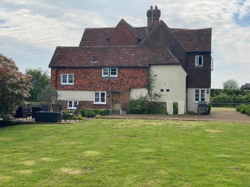 Church Farmhouse, Surrey, Sleeps 10, Large Garden