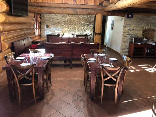 อาหารและเครื่องดื่ม, Sruby Haida in เซอร์เวนี คอสเตเลซ