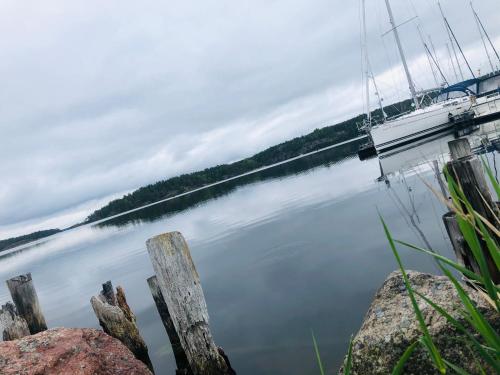 Schwimmendes Haus, freier Blick aufs Wasser im Schärengebiet Blankaholm inkl Boot