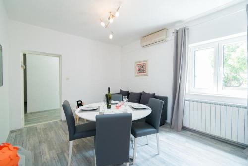  Modern Apartment in Supetar 3570-1 in Supetar