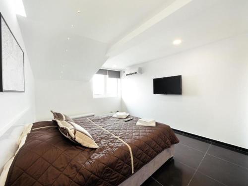Agent Lux Apartments - image 7