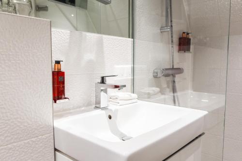 Hotel Sebastians - image 3