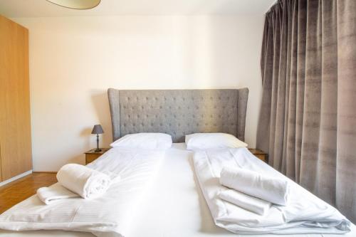 Naschmarkt Premium Apartment in Your Vienna - image 13