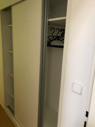 Facilities, Klidne misto v Mesicnim udoli Porici nad Sazavou in Pruhonice