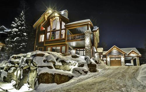 Chalet 15 Chemin Blanc by Les Chalets Alpins in สโตนแฮม(ควิเบก)